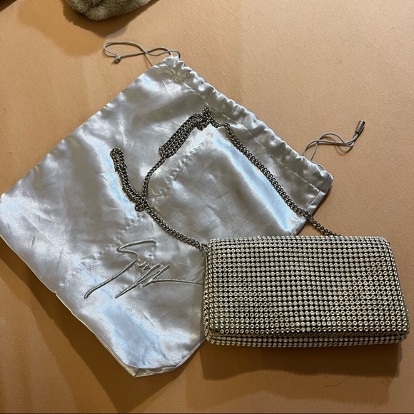 Whiting and Davis Crystal Triangle clutch - Picture 2 of 6